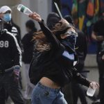 Protesti u Albaniji eskalirali: Studenti se sukobili sa policijom, oštećene zgrade i zapaljene kante
