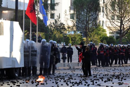 Rama o neredima u Tirani: “Ovo nije studentski protest, podstiču ga strane ruke”