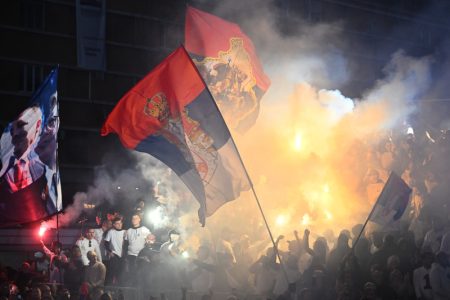 (UŽIVO) Veliki broj građana stiže na skup u Nišu: Na Trgu kralja Milana počinje spektakl