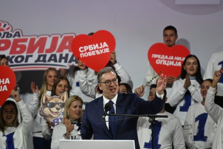 Vučić uputio jaku poruku na skupu: “Nećemo se svetiti, pružićemo ruku protivnicima, ali pre toga ćemo ih pobediti”