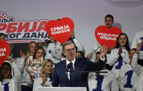 Vučić uputio jaku poruku na skupu: "Nećemo se svetiti, pružićemo ruku protivnicima, ali pre toga ćemo ih pobediti"