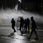 Gori Albanija, pad Edija Rame: Narod pali ulice, policija puca na demonstrante