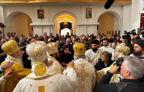 Macut prisustvovao obeležavanju slave Eparhije u Dalju: Srbija će nastaviti da podržava svoj narod