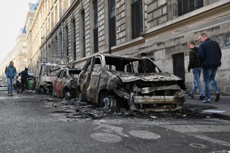 Zgarišta i krv na ulicama Francuske: Stotine miliona evra štete i 1.800 uhapšenih posle paklene subote