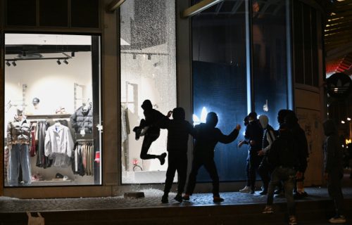 Večeras u 23 časa počinje policijski čas: Policija uvela nove mere zbog nereda u Parizu