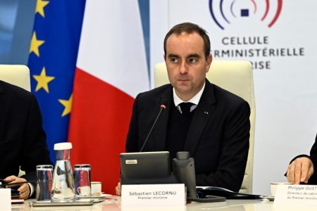 “Uvesti delimičan policijski čas”: Hitno obraćanje premijera Francuske nakon sednice kriznog štaba