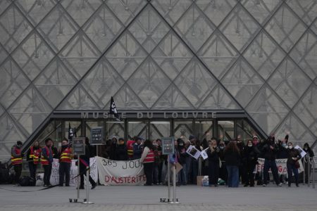 Protesti paralisali čuveni Luvr: Demonstranti blokirali ulaze, muzej zatvoren