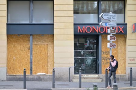 Uvodi se policijski čas, ciljaju maloletnike: Francuska policija sprovodi oštre mere zbog nereda
