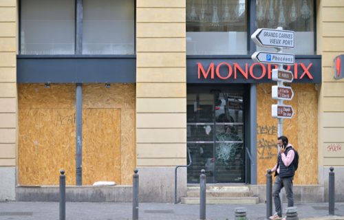 Uvodi se policijski čas, ciljaju maloletnike: Francuska policija sprovodi oštre mere zbog nereda