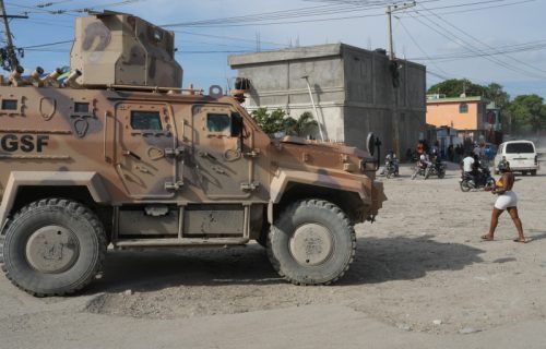 Haos na Haitiju: Bande digle u vazduh oklopno vozilo UN-a, nestala četiri strana vojnika!