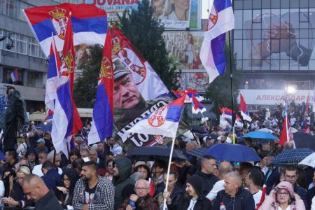 (UŽIVO) Veliki broj građana stiže na skup u Nišu: Na Trgu kralja Milana počinje spektakl (FOTO)