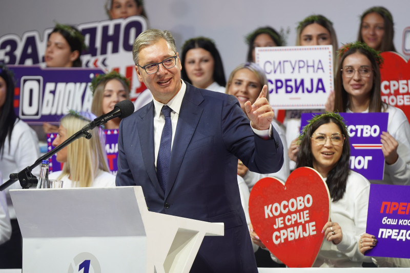 Vučić se obratio na velikom skupu u Nišu: “KiM je deo Srbije, volimo Srbe na KiM, volimo Republiku Srpsku” (VIDEO)