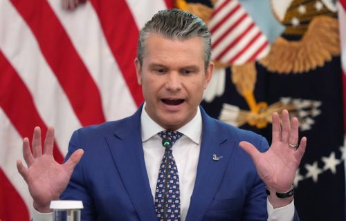Ništa nije bezbedno od ministra rata: Čuvena relikvija stradala na putu do Hegsetove kancelarije