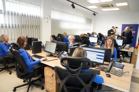 Pošta Srbije otvorila inovativni AI Kontakt centar: “5.000 ljudi u satu može da pozove i dobije odgovore”