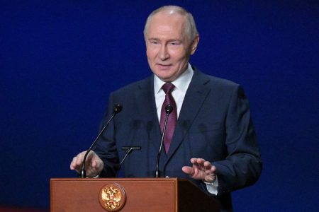 “Politička šizofrenija”: Putin se oglasio o nastavku trilateralnih pregovora i pripremi za globalni rat