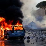 Nastavljaju se protesti u Albaniji: Ispred Raminog kabineta transparenti sa zahtevom za ostavku