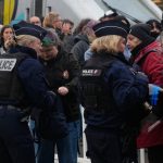 Vanredne mere u Francuskoj: Raspoređeno 70.000 policajaca, očekuje se pola miliona demonstranata