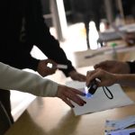 Zatvorena većina biračkih mesta: U Srbiji završeni vanredni parlamentarni izbori