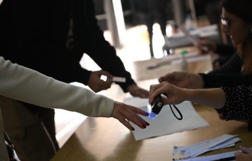 Rezultati IPSOS i CeSID na osnovu 100 odsto uzoraka: Studentska lista 141 mandat, Ujedinjena Srbija 103
