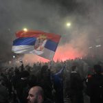 Okupljanje pristalica Studentske liste kod RIK-a: Okupljeni dižu tri prsta, zatvoren saobraćaj (FOTO)