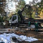 Ovako sada izgleda Pionirski park: Ograde i montažna kućica porušeni, šator i dva vozila zapaljeni (FOTO)
