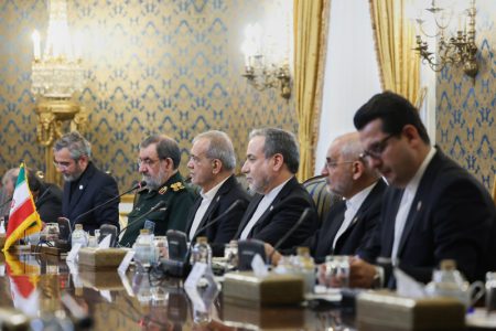 Iranski predsednik doputovao u Moskvu, u utorak sastanak sa Putinom