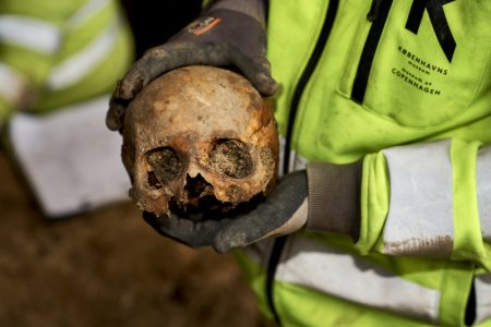 Jezivo otkriće u Danskoj: Više od hiljadu ljudskih skeleta pronađeno ispod trave popularnog šetališta