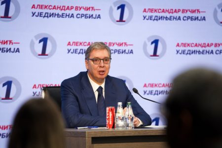 (UŽIVO) Vučić se obraća iz sedišta SNS-a: “Izabraćemo novo rukovodstvo stranke, bićemo snažna opozicija”