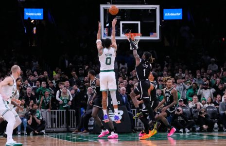 Odlični mečevi u NBA ligi: Tejtum sa 40 poena srušio Bruklin, Niksi konačno pobedili (FOTO)