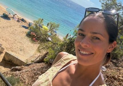 Žuta haljina, a seksepil pršti: Ana ponovo deli modne lekcije, o jednom detalju svi pričaju (FOTO)