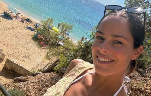 Žuta haljina, a seksepil pršti: Ana ponovo deli modne lekcije, o jednom detalju svi pričaju (FOTO)
