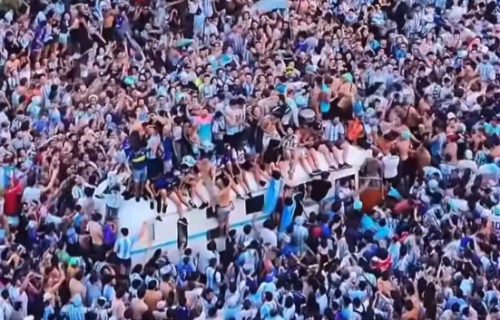 Pogledajte more ljudi na ulicama i trgovima: Ludnica u Argentini, Mesi se oprašta od "gaučosa" (VIDEO)