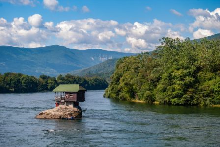 Povezuju se zaštićena područja Srbije i Srpske: “Drina” i “Veliki Stolac” sa “Tarom” i “Mokrom Gorom”