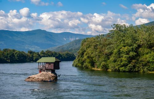 Povezuju se zaštićena područja Srbije i Srpske: "Drina" i "Veliki Stolac" sa "Tarom" i "Mokrom Gorom"