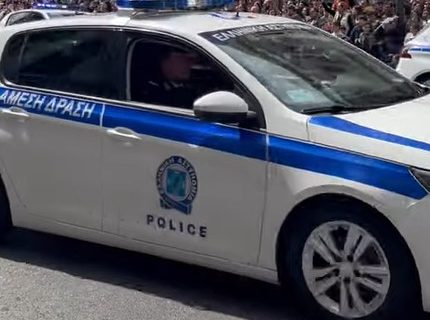 Drama u Solunu: Albanac kolima uleteo u restoran, tri osobe povređene, jedna stvar im je spasila život