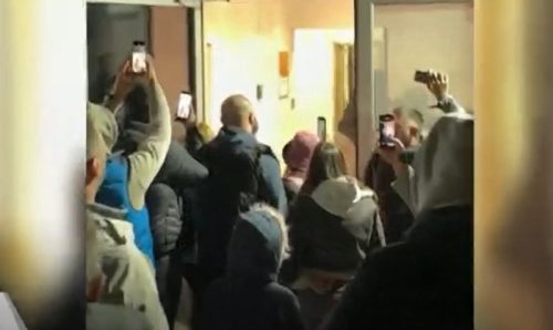 Grupa pristalica liste “Studenti pobeđuju” upala na televiziju Informer