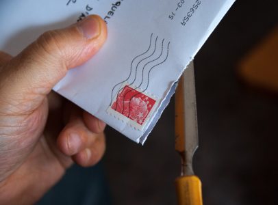 Otvorili sumnjivu pošiljku iz Nemačke pa završili u bolnici: Stigle ekipe za hemijsko spasavanje