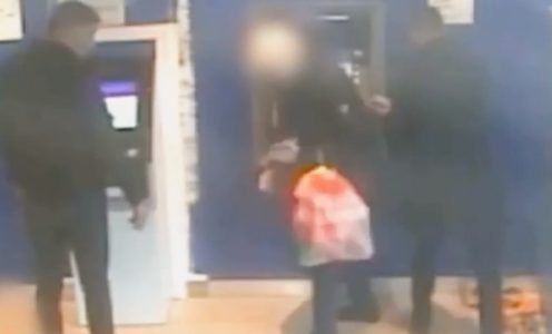 Snimljena gnusna pljačka: Evo kako banda cilja penzionere dok podižu novac u banci