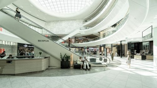 Tržni centri menjaju svoju namenu: Umesto šopinga, socijalni život penzionera