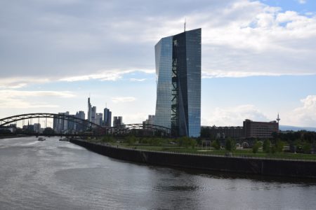Banke u evrozoni pooštravaju uslove za kredite: Potražnja naglo opala, ECB upozorava na nove promene