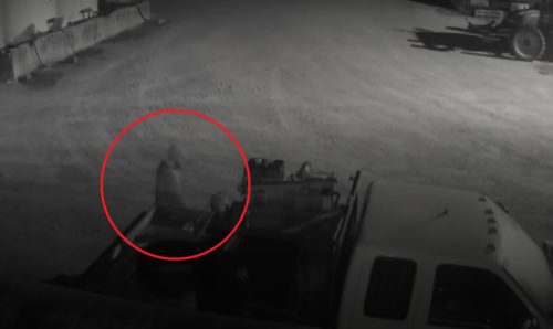 Šokantno bekstvo iz zatvora osuđenika na doživotnu: Probio ogradu kamionom i nestao (VIDEO)