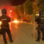 Policija suzavcem i vodenim topom rasterala demonstrante ispred Skupštine u Prištini