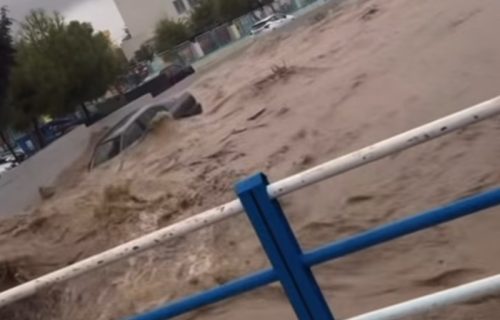 Horor snimci sa Rodosa: Bujica pustoši sve pred sobom, mladiću nije bilo spasa