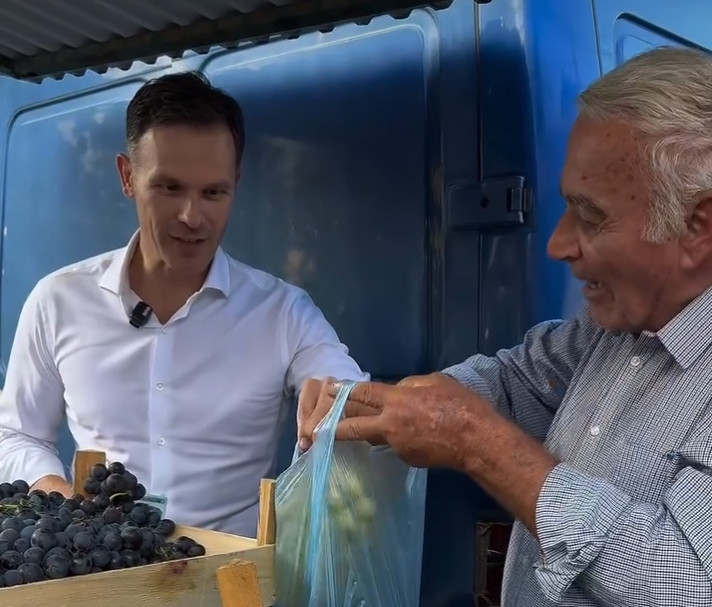 Mali posetio Oplenačku berbu u Topoli: “Tradicija i kultura vinogradarstva odišu na svakom koraku”
