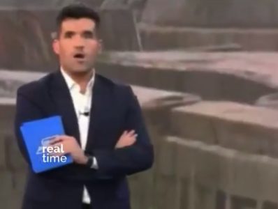 Voditelj zanemeo usred uključenja uživo: Svi se nadaju da je novinar dobro posle jezivog snimka