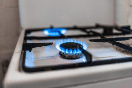 Majka i njeno petoro maloletne dece otrovali se ugljen-monoksidom, uzrok kvar šporeta na plin?