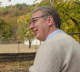 Vučić posetio školu u Lukovu: “Ulaganje u obrazovanje je ulaganje u budućnost naše dece” (VIDEO)