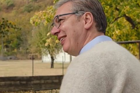 Vučić posetio školu u Lukovu: "Ulaganje u obrazovanje je ulaganje u budućnost naše dece" (VIDEO)