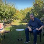 "Dijalog sa kamenom za kupus": Vučić posle brojnih poziva na debatu objavio snimak "rivala" u stolici
