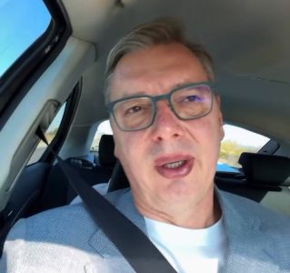 “Kad ih pozovete na dijalog, svi junaci nikom ponikoše“: Vučić o reakcijama na snimak sa kamenom za kupus